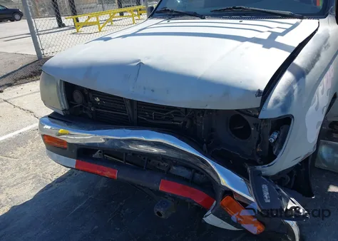 1998 Toyota Tacoma из США, поврежденный, VIN 4TAVL52N7WZ005814